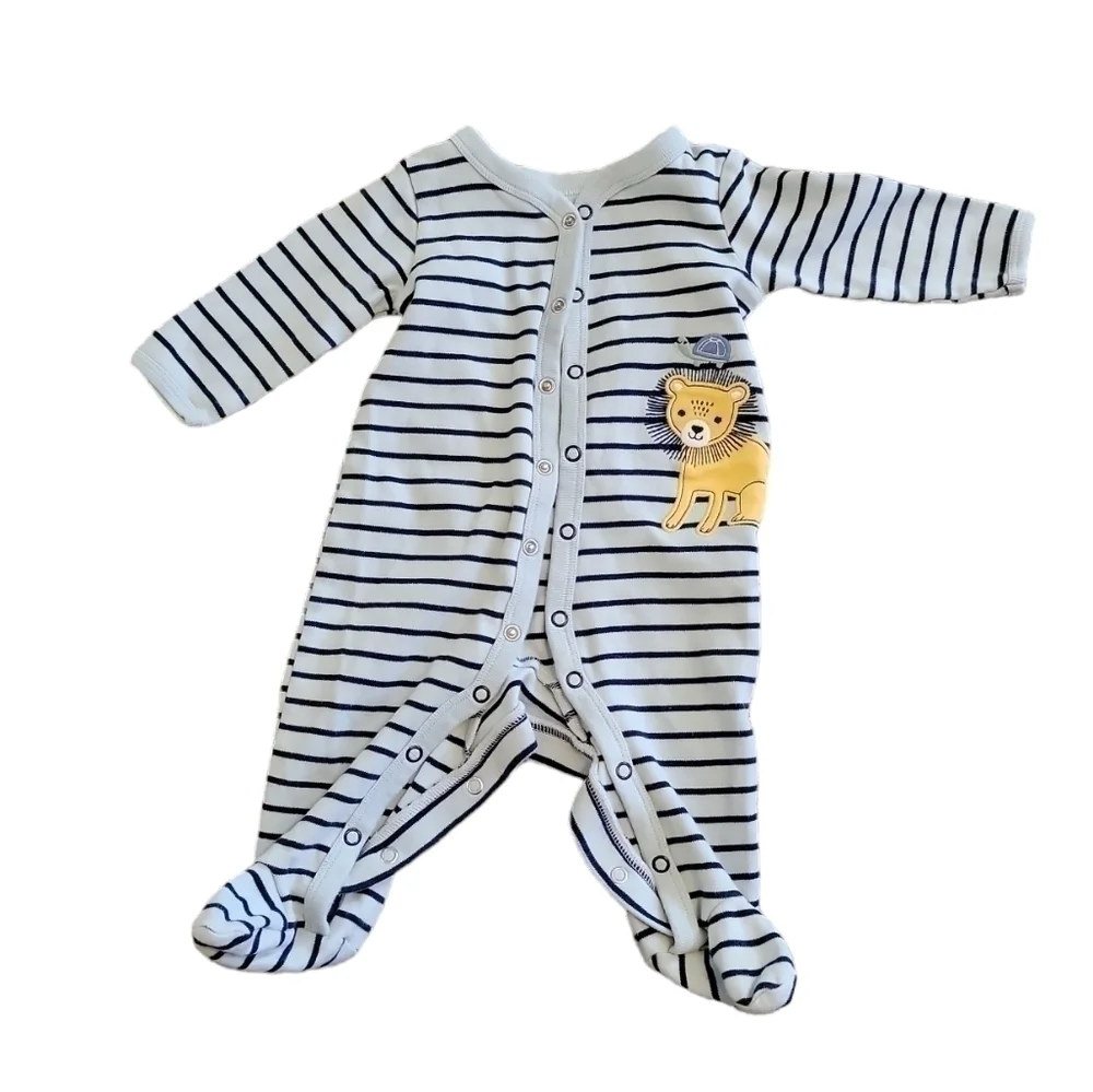 Carter’s size 6 months footie pajamas